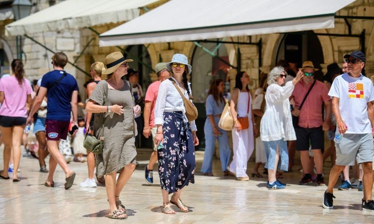 Tourism Enters High Season Amid Mixed Results and Growing Concerns Over Private Accommodation Saturation
buff.ly/MUmtyuf