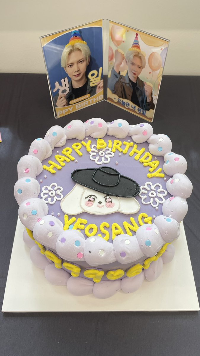 🐶 여상천하;呂尙天下
☕️ 카페 위밋데얼

제 생애 첫 연예인 생일 카페입니다ㅎㅎ
이름에 걸맞게 한복과 갓으로 꾸며진 공간이 인상깊었어요~
ps. 특전으로 주신 온더락 유용하게 사용하겠습니다🫶

#헤헷선비탄신일축하드리옵니다 #조선말티즈_이리오너라 #엣헴 

공간 사진은 타래로