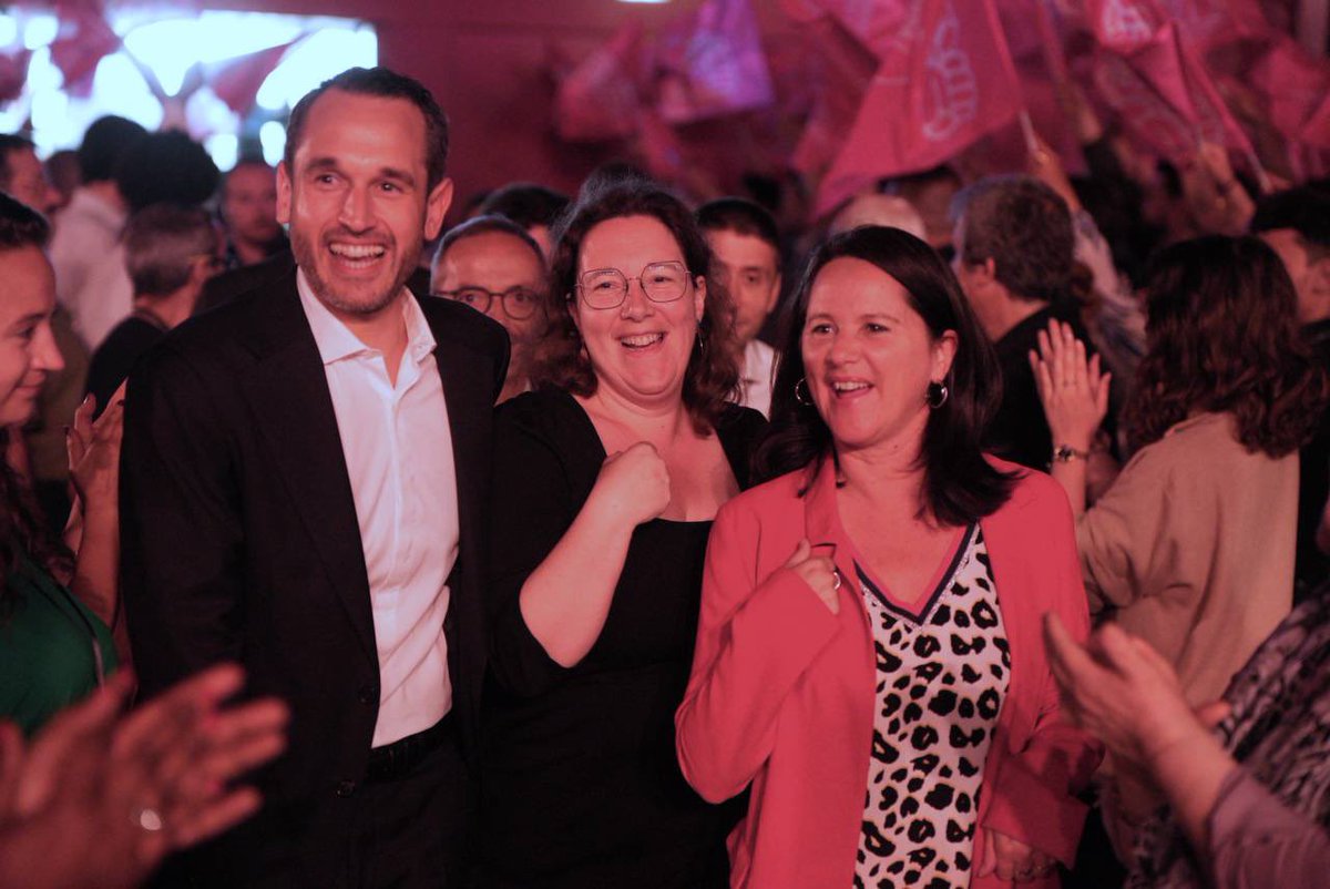 Parti socialiste (@partisocialiste) on Twitter photo 🌹 « Il est urgent de réhumaniser une société où le marché est devenu le véritable souverain et où les êtres humains ne sont plus que des rouages. »
<a href="/faureolivier/">Olivier Faure</a> a conclu ce 81e #CongresPS
Merci à tous pour votre énergie et votre engagement qui font vivre le socialisme ! 🌹 « Il est urgent de réhumaniser une société où le marché est devenu le véritable souverain et où les êtres humains ne sont plus que des rouages. »
<a href="/faureolivier/">Olivier Faure</a> a conclu ce 81e #CongresPS
Merci à tous pour votre énergie et votre engagement qui font vivre le socialisme !