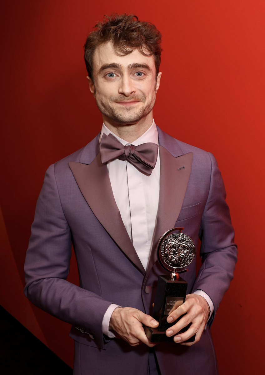 Jenny2899901's tweet photo. Happy Father’s Day, Dan! Congrats on celebrating your third Father’s Day and have a wonderful day! 

💜🌹☀️🩵🌻🙂✨🥳❤️🥰🌟

#DanielRadcliffe #DanielJacobRadcliffe https://t.co/SD5FnQ6TXV
