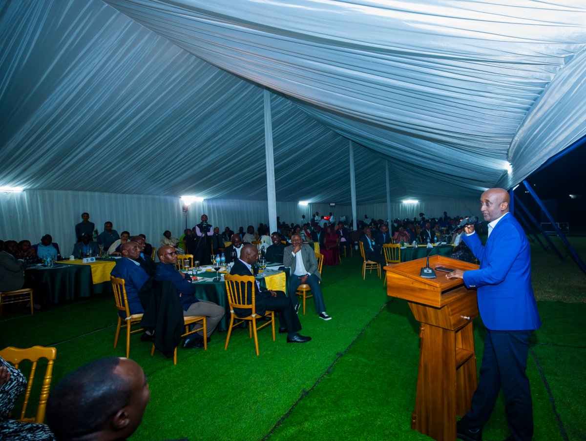 Umuyobozi Mukuru wa Polisi y'u Rwanda, CG Felix Namuhoranye, yakiriye ba Ofisiye bakuru bitegura gusoza amasomo mu Ishuri rikuru rya Polisi riri mu Karere ka Musanze, ashima ubwitange n’umurava bagaragaje mu mwaka bamaze biga.

Ba Ofisiye bakuru 34 bagize icyiciro cya 13