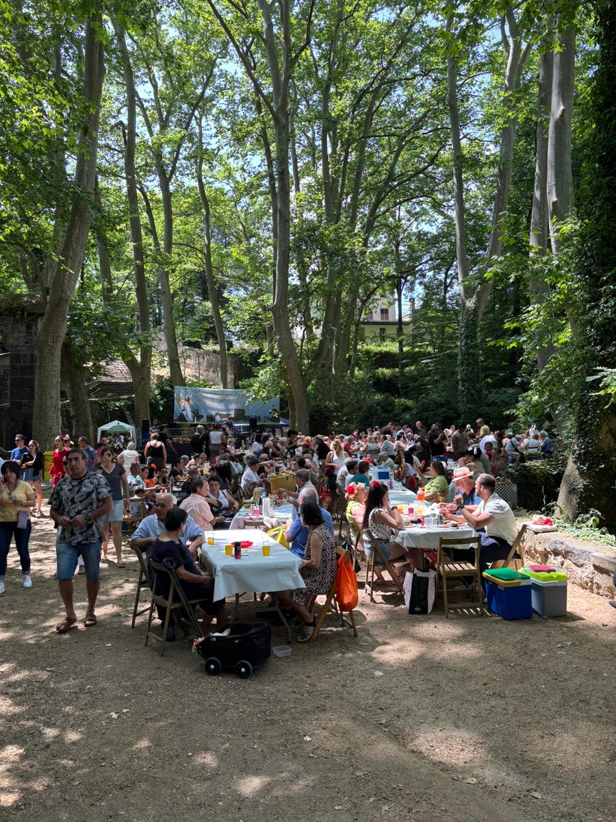 Aquest migdia, amb la <a href="/IMMAMUDI/">IMMA MUÑOZ</a>, hem anat al dinar que organitza la Casa Cultural d'Andalusia a les Fonts de Sant Roc amb motiu de la Romeria. Un èxit de participació i festa, gràcies per fer-ho possible!
