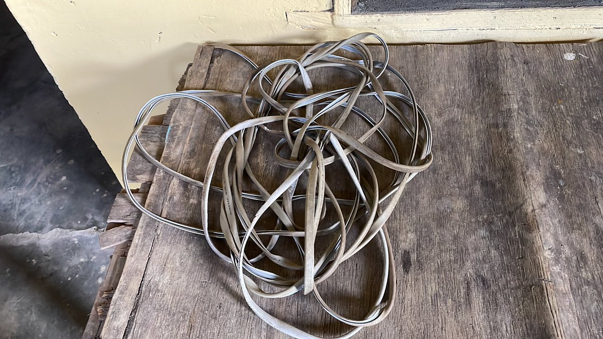 Adon see wire 
Abeg how una dey take chop am🙏🙏

Meself wan ball