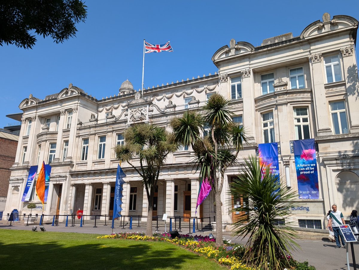 Ed_Macaulay's tweet image. I had a great time at the @QMUL #OpenDays - wonderful to meet prospective students and discuss our #AppliedAI programme with them. I'm so impressed with how they're already using #AI as a tool to support their education, and excited to see how this develops on our new degree!