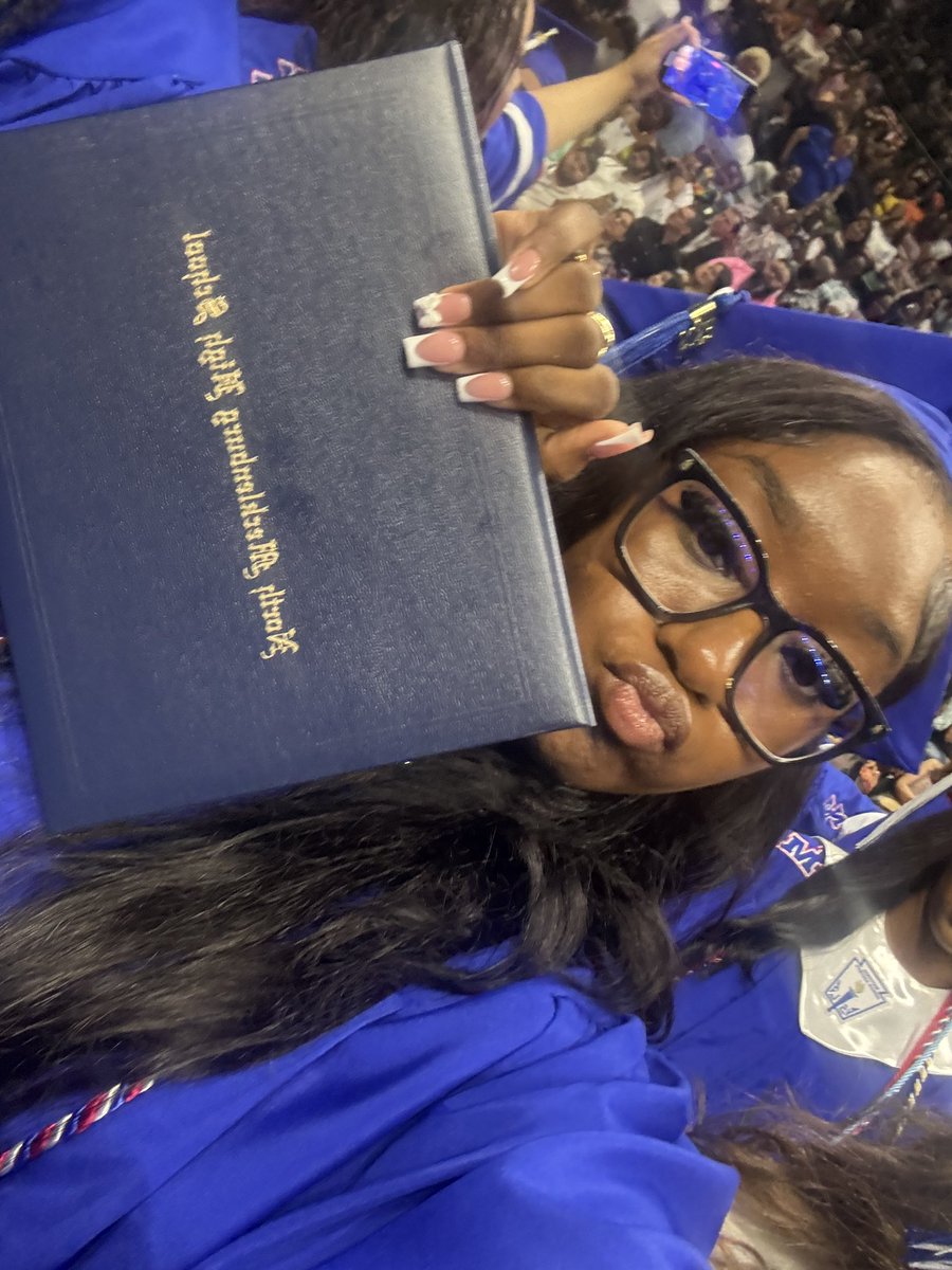 fantajayy's tweet image. BIG MF FISHHHH #co25 🎓🎓🎓