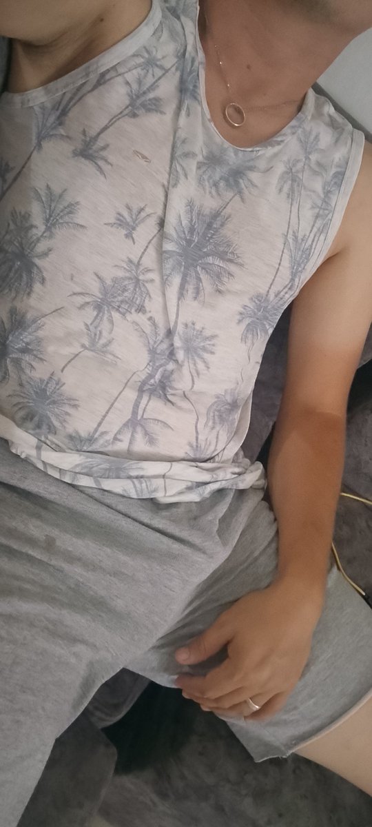 Quien , quiere sacarme la leche 😈🍆💦💦 estoy en Quito ✍️