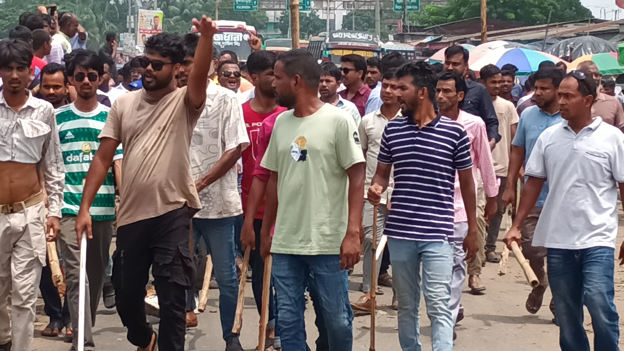 কালিয়াকৈরে বিএনপির কমিটি নিয়ে উত্তেজনা: দুই গ্রুপের ধাওয়া-পাল্টা ধাওয়া, আহত ১০