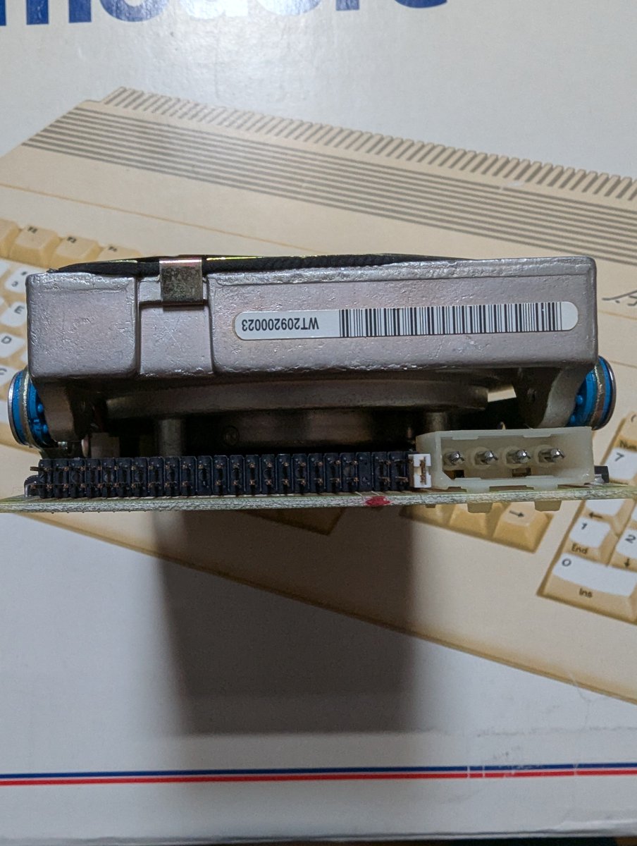 nyimski's tweet image. The Commodore A590 hard drive model number WD-93028-X A weighed 797g, had a 20MB capacity and used the ST-506/412 interface, a precursor to IDE. This interface required a separate controller card for data and control signals and used MFM (Modified Frequency Modulation) encoding.