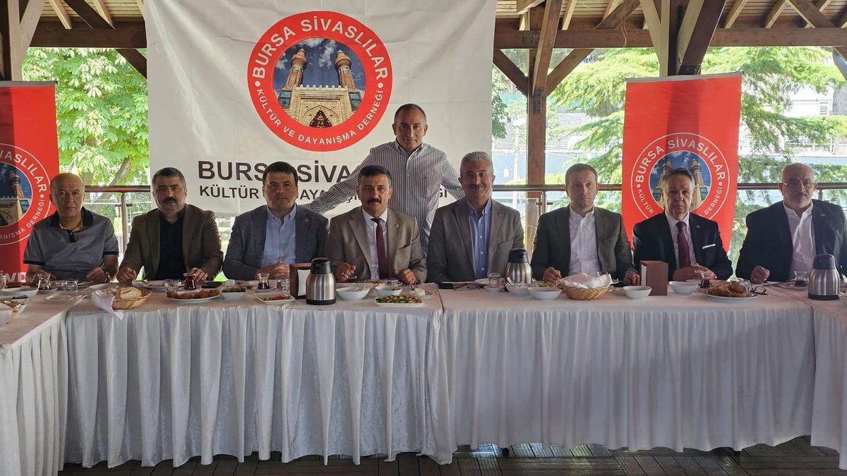 Bursa Sivaslılar Kültür ve Dayanışma Derneği’nin düzenlediği geleneksel kahvaltı programında, Anadolu’nun yiğit ocağı Sivas’tan gönül köprüsü kurduğumuz hemşehrilerimizle bir araya geldik.

Şehit Liderim ,Muhsin Başkanımızın da doğup büyüdüğü kadim Sivas’ın evlatlarıyla aynı