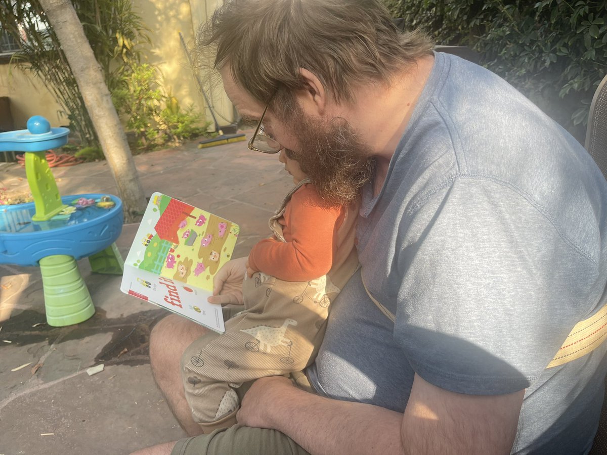 ambercrollo's tweet image. happy father’s day to the best dad in the entire world @cushbomb. sorry to all the other dads, but it’s no contest. what other dad can say they forgot how to walk and talk just so they could relearn with their baby?