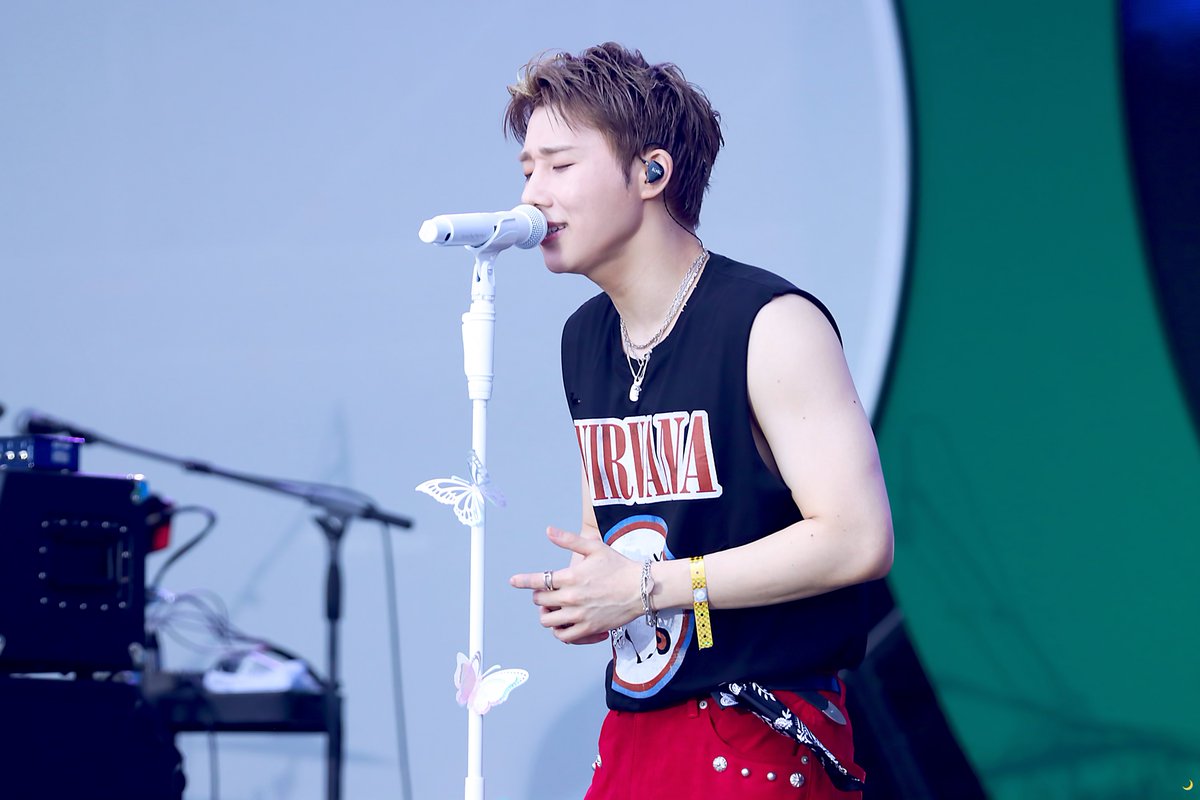 month_0609's tweet photo. 250615 뷰티풀민트라이프

손....🫣

#성규 #김성규 #SUNGKYU
#인피니트 #INFINITE https://t.co/7NhoxfijqQ