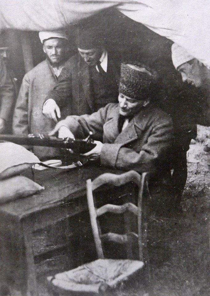 Father of the Turks!

 #BabalarGünü 🕊
