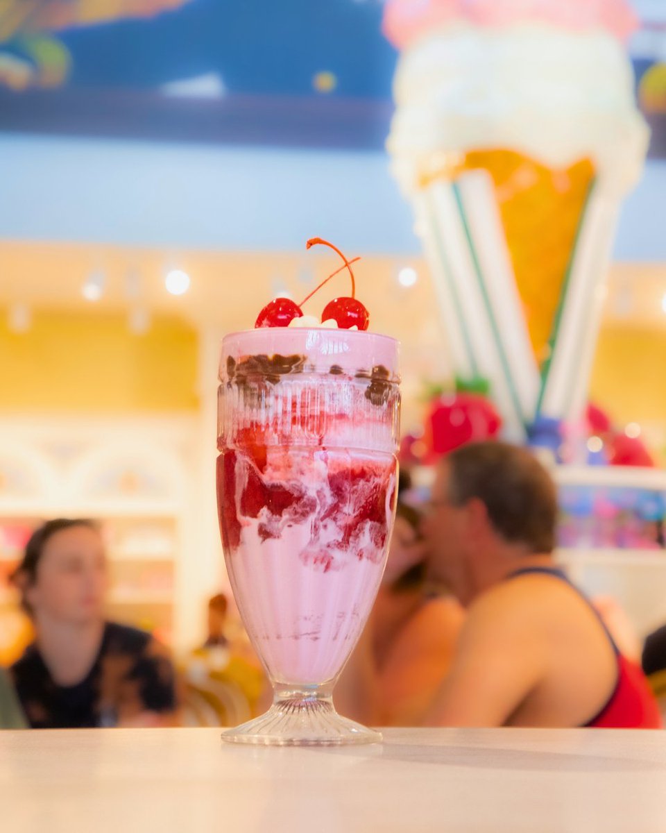 Summer’s heating up, and a sweet escape awaits at Titanic Ice Cream! After your tour in Pigeon Forge, stop by our Parisian-style shop—paying tribute to Cherbourg, Titanic’s 2nd port—for a cool taste of France. 🍦