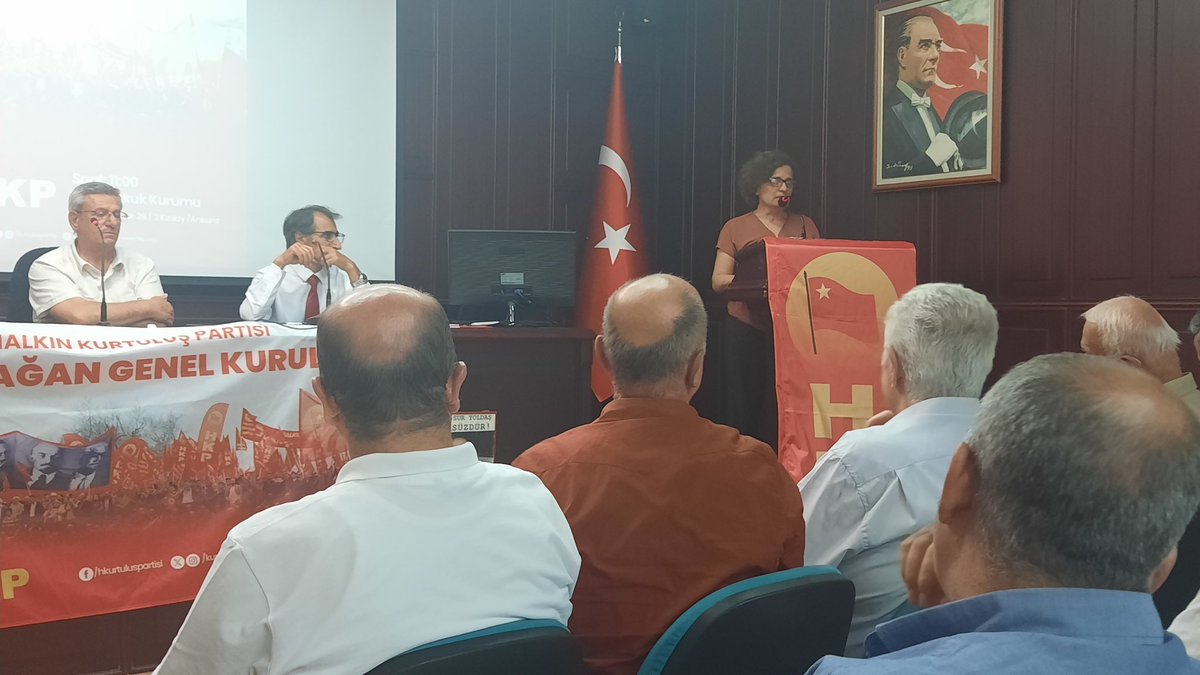 Halkın Kurtuluş Partisi 6'ıncı Olağan Genel Kurulu caşkuyla gerçekleştirildi. 
Genel Başkan Yardımcımız Av. Metin BAYYAR'ın hareketimizin tarihsel sürecini didaktik bir şekilde anlatarak açılışını  yaptığı Genel Kurulumuz, Divan Başkanı Av. Ayhan Erkan ve Divan Kurulu Üyeleri ++