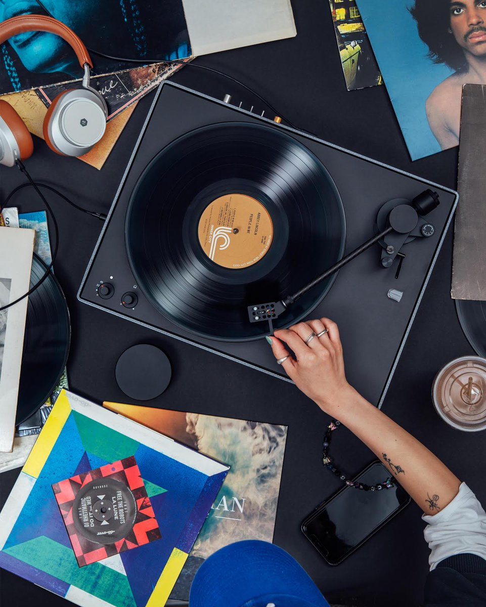 For the record, we'll spin Dad's classics any day (but especially today).

Happy Father's Day from us to you.   

masterdynamic.visitlink.me/dDgMdu