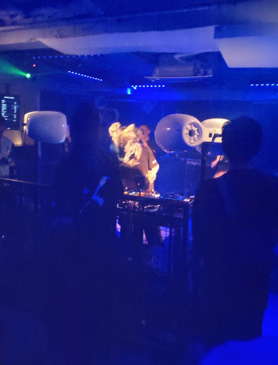 Thank you for coming!!!
今日はお集まりいただきありがとうございました🦝
海外から来てくれたLensさん、関東から来てくれたMaozonさん、一緒に楽しんでくれた皆さん本当にありがとう！

XROSS RECORDS 7年目も皆で駆け抜けて行きます！よろーです🔥
#ろーざすてっぷ