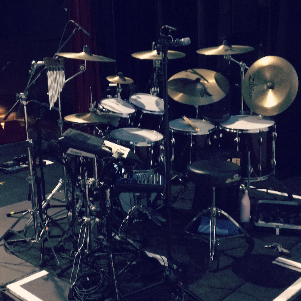 After another packed standing show at <a href="/belfastEmpire/">Belfast Empire</a> last night we have a seated theatre show at <a href="/HawksWellSligo/">Hawk's Well Theatre</a> #Sligo tonight with <a href="/cloudbustingKB/">Cloudbusting - The Music of Kate Bush</a> 
#katebush #tributeband #irishtour