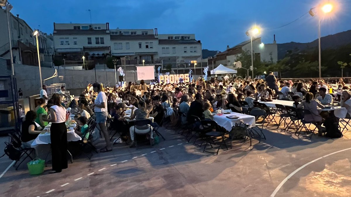 🧑‍🎓 L'alcaldessa de #Teià i la regidora d'Educació feliciten les comunitats educatives de l'Institut Turó d'en Baldiri i de l'Escola El Cim amb motiu de les festes de graduació de l'alumnat de 4t d'ESO i de comiat de 6è de primària, respectivament