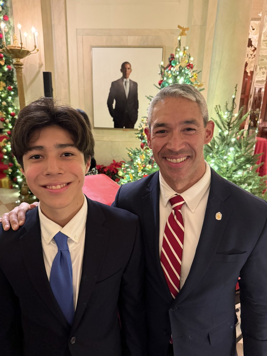Ron_Nirenberg's tweet image. Happy Father’s Day, San Antonio.
Thanks to all the dads, father figures, and loved ones who stepped up to raise the next generation.
Being Ken’s son and Jonah’s dad has been the privilege of a lifetime. Enjoy the day, y’all!