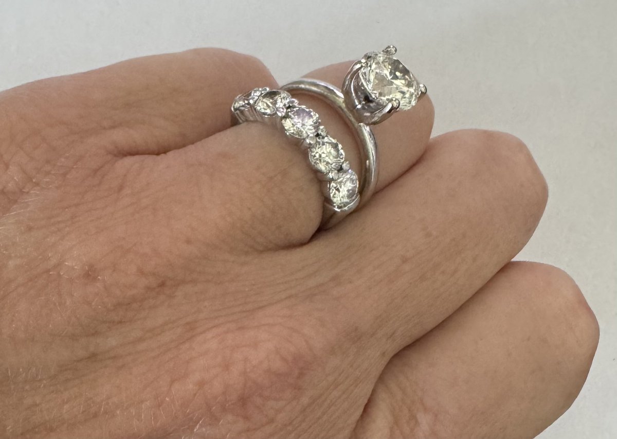 SabrinaNova1's tweet image. My wonderful darling upgraded my wedding set and we are selling my original engagement ring and wedding band. Serious inquiries only please DM. Yes we will separate the set. Center stone is 2.5CT set in 14KT The wedding band is 2CT Total set in platinum. Large diamond has GIA…