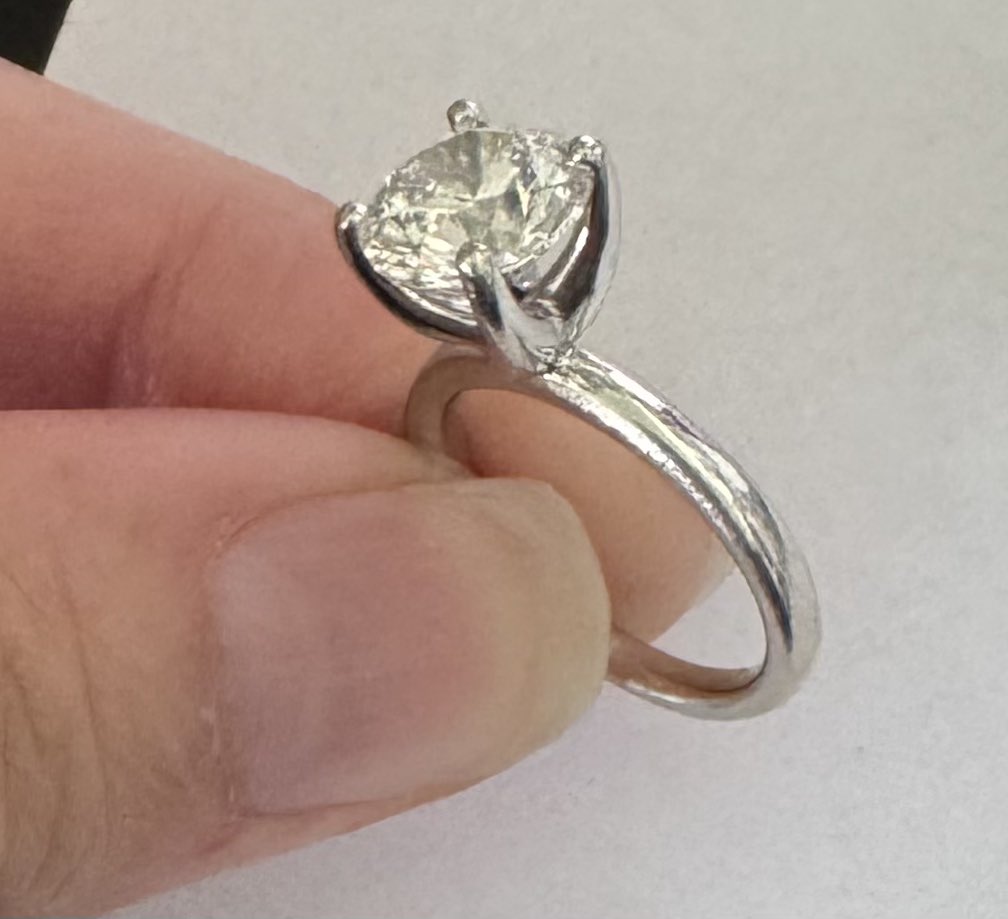 SabrinaNova1's tweet image. My wonderful darling upgraded my wedding set and we are selling my original engagement ring and wedding band. Serious inquiries only please DM. Yes we will separate the set. Center stone is 2.5CT set in 14KT The wedding band is 2CT Total set in platinum. Large diamond has GIA…