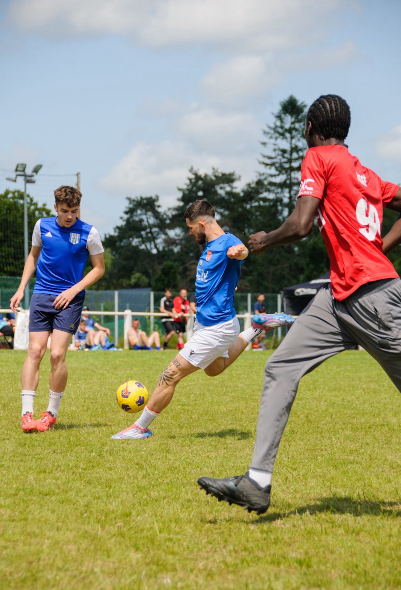 Quelqu’un de bouillant qui peut retiré le gars en rouge ? 🙏🏻
