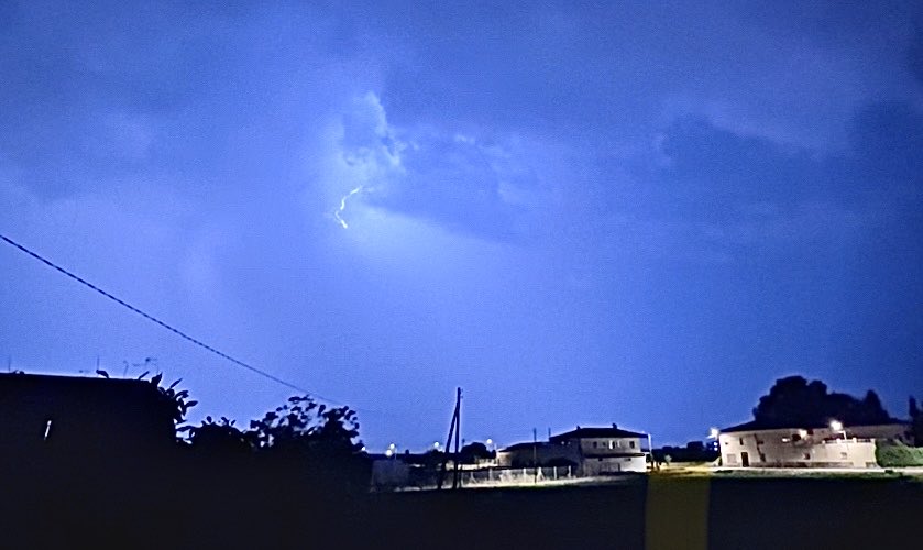 Xavier Coll (@xcollgi) on Twitter photo Llamps i trons, 23:00 h #ivarsdurgell <a href="/meteocat/">Meteocat</a> <a href="/eltempsTV3/">El temps</a> <a href="/MeteoMauri/">MeteoMauri</a> <a href="/AEMET_Cat/">AEMET_Cataluña</a> <a href="/climadelleida/">Climadelleida/meteoponent</a> Llamps i trons, 23:00 h #ivarsdurgell <a href="/meteocat/">Meteocat</a> <a href="/eltempsTV3/">El temps</a> <a href="/MeteoMauri/">MeteoMauri</a> <a href="/AEMET_Cat/">AEMET_Cataluña</a> <a href="/climadelleida/">Climadelleida/meteoponent</a>