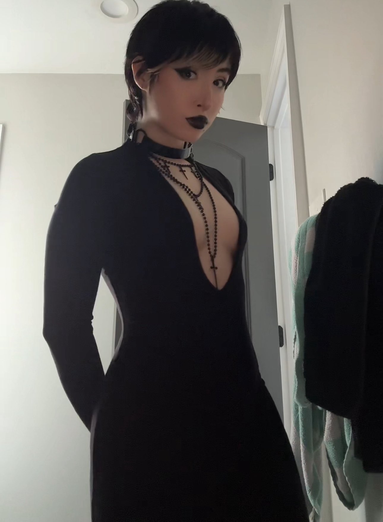 the scheming danger of a low rise dress >>> https://t.co/zz5zz56X47