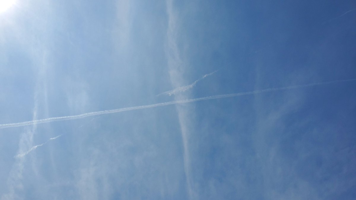 1990 grandmas knew it can be foggy in the mornings but the sun "burns the clouds away". 35 years later the mornings are azure blue and all the "con trails" from the airplanes makes it for a hazy evening.
See the X in the sky wait 2 days for rain. It's a pattern a child can see.
