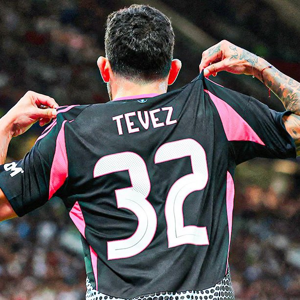 Old Trafford memories 🤩 

Carlos Tevez is the name.

Football is the game.