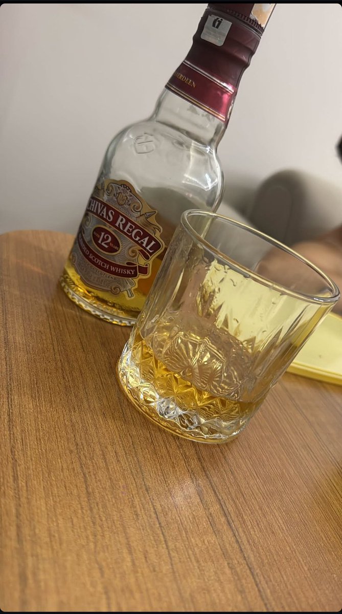 Pazar Whiskey gecesi.