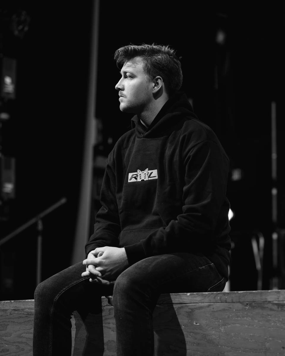 RICHIE STAPLE BOX HOODIE

AVAILABLE NOW | RICHANDLONELY.SHOP