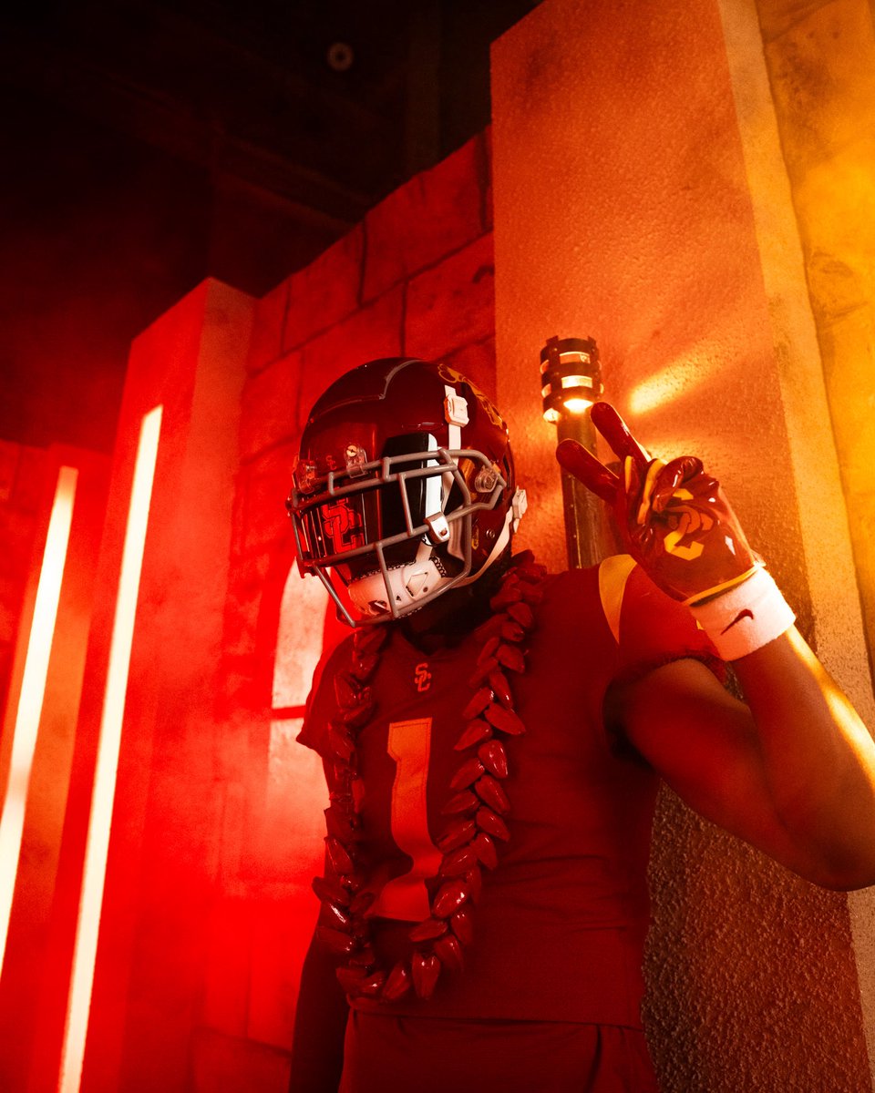 It’s official! From day one I knew this boy was going to be special.  Watching him play and grow has been fun to watch. Can’t wait to watch you ball in the Coli! Glen, get the table ready!! Tailgates are going off!!! ✌🏽✌🏽✌🏽✌🏽✌🏽 <a href="/talanoaili/">Talanoa Ili</a> <a href="/Glenili_/">Glen Ili</a> <a href="/Tee_lah32/">Teuila</a>  #FightOn #FTFO