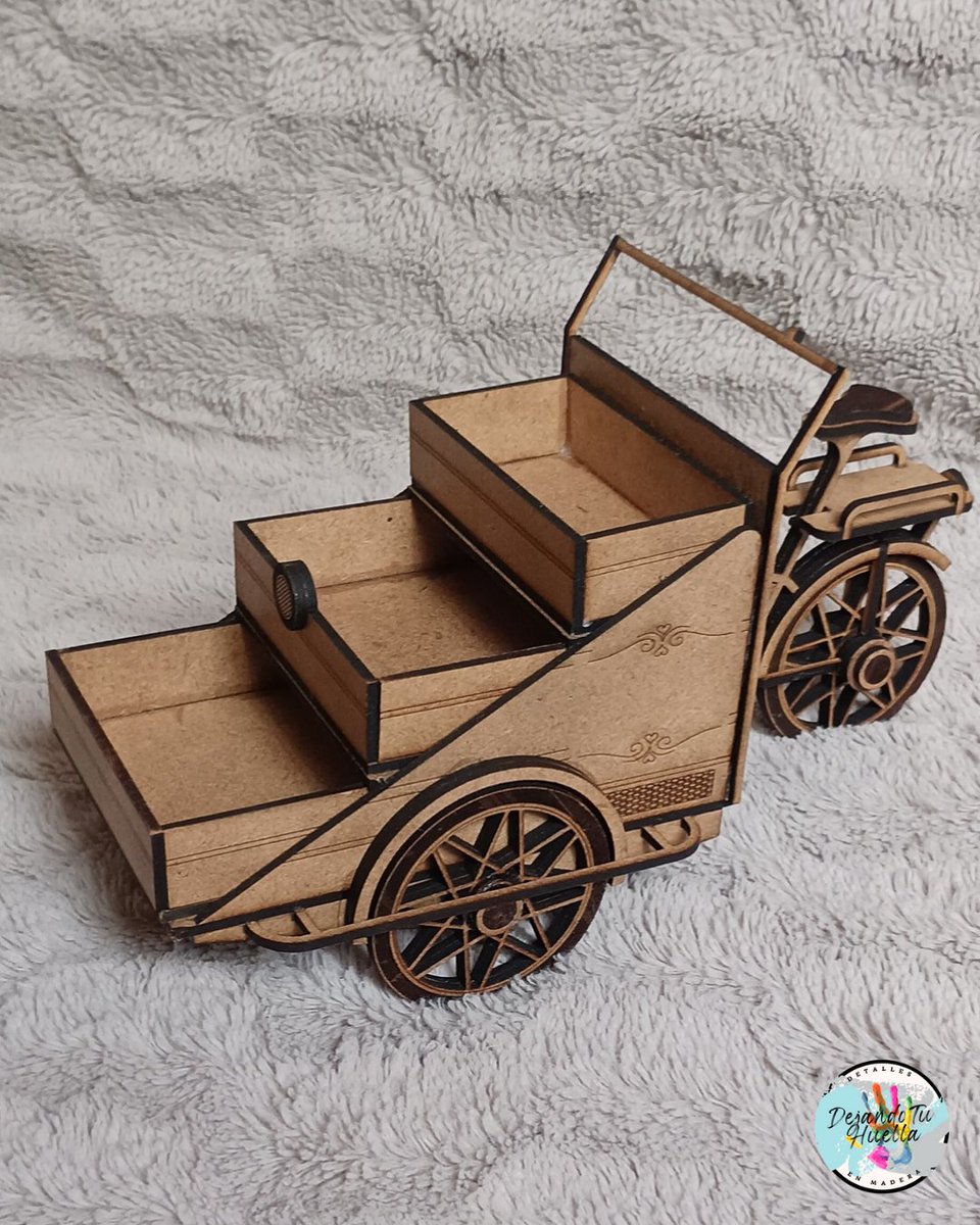 dejandotuhuell_'s tweet photo. ¿Organizador? ¿Decoración? ¡Todo eso en uno! 🤩
Nuestro triciclo no solo es funcional, ¡también roba miradas! Cada compartimento es extraíble y se puede personalizar.

🛠️ Hecho 100% a mano

#HechoAMano #OrganizadorCreativo #DecoraciónMadera #RegalosOriginales https://t.co/b8T3GXz68o