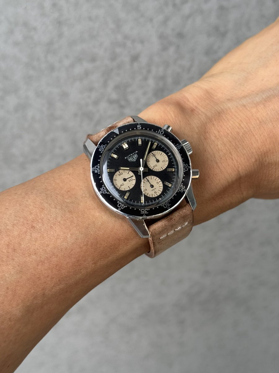 xsO3OrwmhjDFlXJ's tweet image. おはようございます🌥️

天気予報では湿度100%と聞こえましだか聞き間違えでしょうか💦

防水ケースですが古〜い時計なので気を付けます🫡

#autavia #heuer  #valjoux72