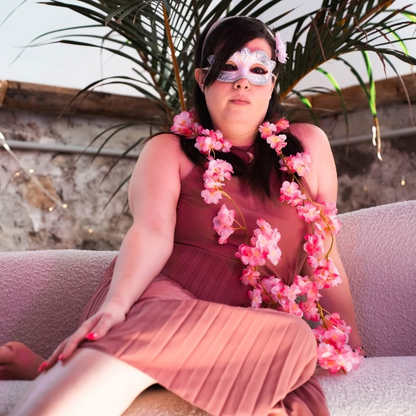 The Blossom Goddess sits upon her petal throne…
awaiting tributes from her loyal followers 🌸👑
Show your devotion with offerings of plush, pink, and pretty things.
She may bless you with extra sparkle and attention ✨ throne.com/lunarblossomas…