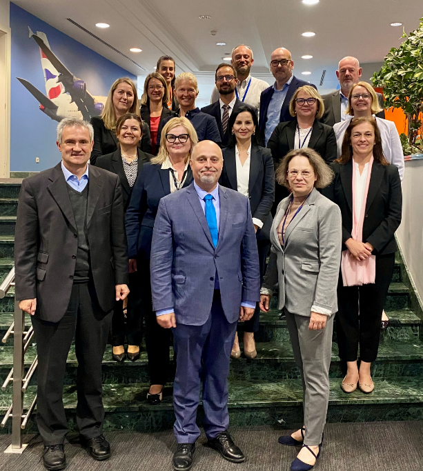 Luboš Rokos a Tereza Pokorná po 4 letech končí s prací pro Radu pro audit Eurocontrol: Luboš Rokos působil jako předseda Rady. Od 1. července ho vystřídá kolegyně z <a href="/NKUSR/">Najvyšší kontrolný úrad SR</a> Hana Marcin Jakubíková.
Děkujeme za skvělou reprezentaci našeho Úřadu!