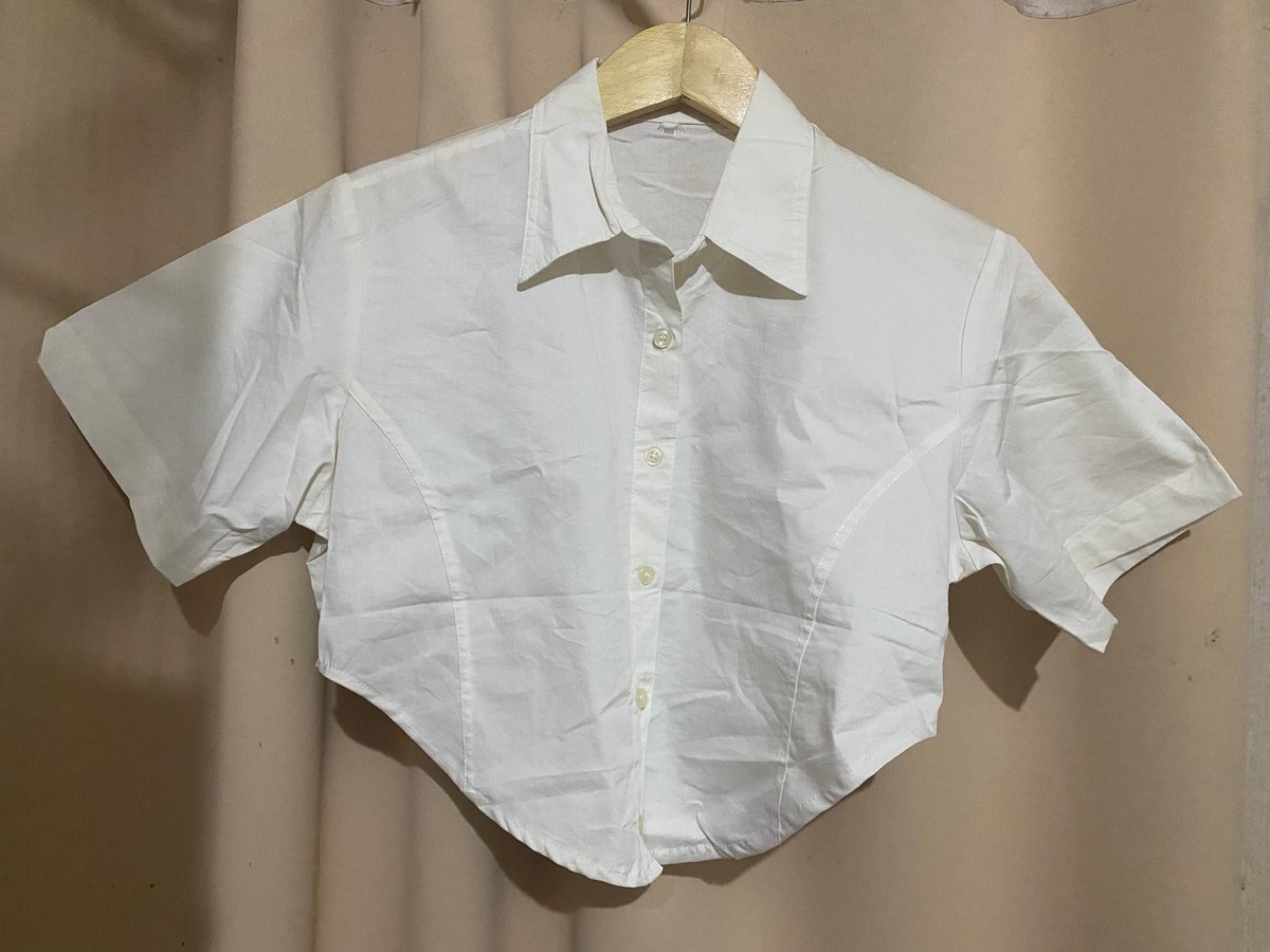 WTS KEMEJA PUTIH CROP🎀

1. kemeja crop pita biru, ld 90, 35k, warna putih bersih
2. kemeja crop warna putih tulang ld 85, 35k

> sidoarjo jatim, bisa oren, biaya adm 13%, free packing