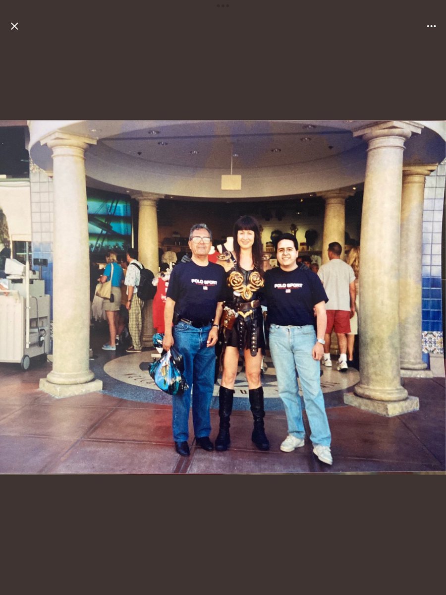 Carlos Domínguez Cruz con su padre Carlos Domínguez Milián y con Xena; en los Estudios Universal en Los Ángeles, Cal. Día del Padre.