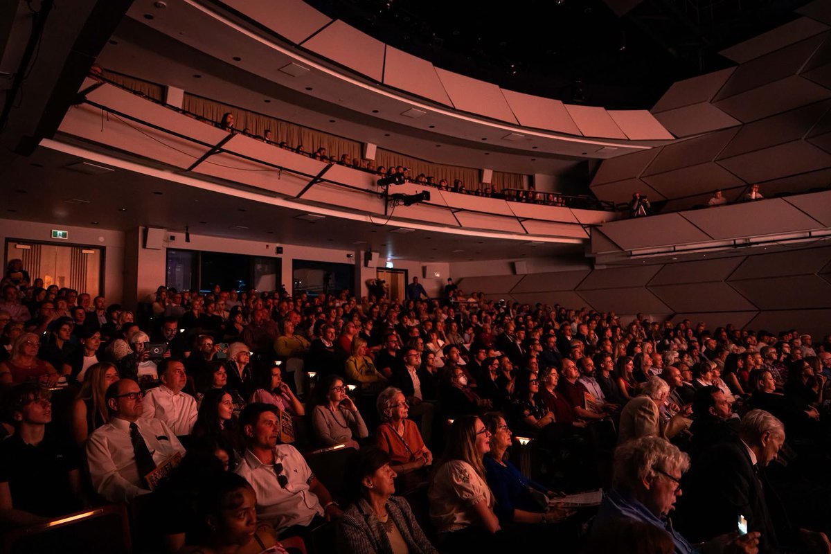 Hungarian folk dance connects generations and communities across the world. At the 65th anniversary of the Kodály Folk Dance Ensemble in Toronto, Levente Magyar, Hungary’s Deputy Minister of Foreign Affairs and Trade, honored the occasion and warmly greeted the audience.