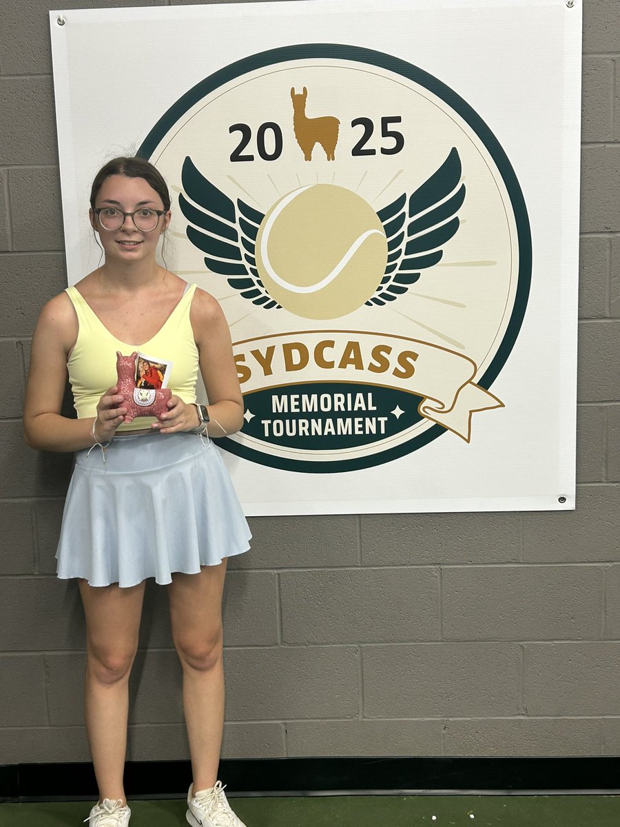 swhstennis's tweet image. Wrapping up our semifinals and starting to play some championships. Congratulations to our first winner of the day, Erin Riney (Women’s Open Singles)