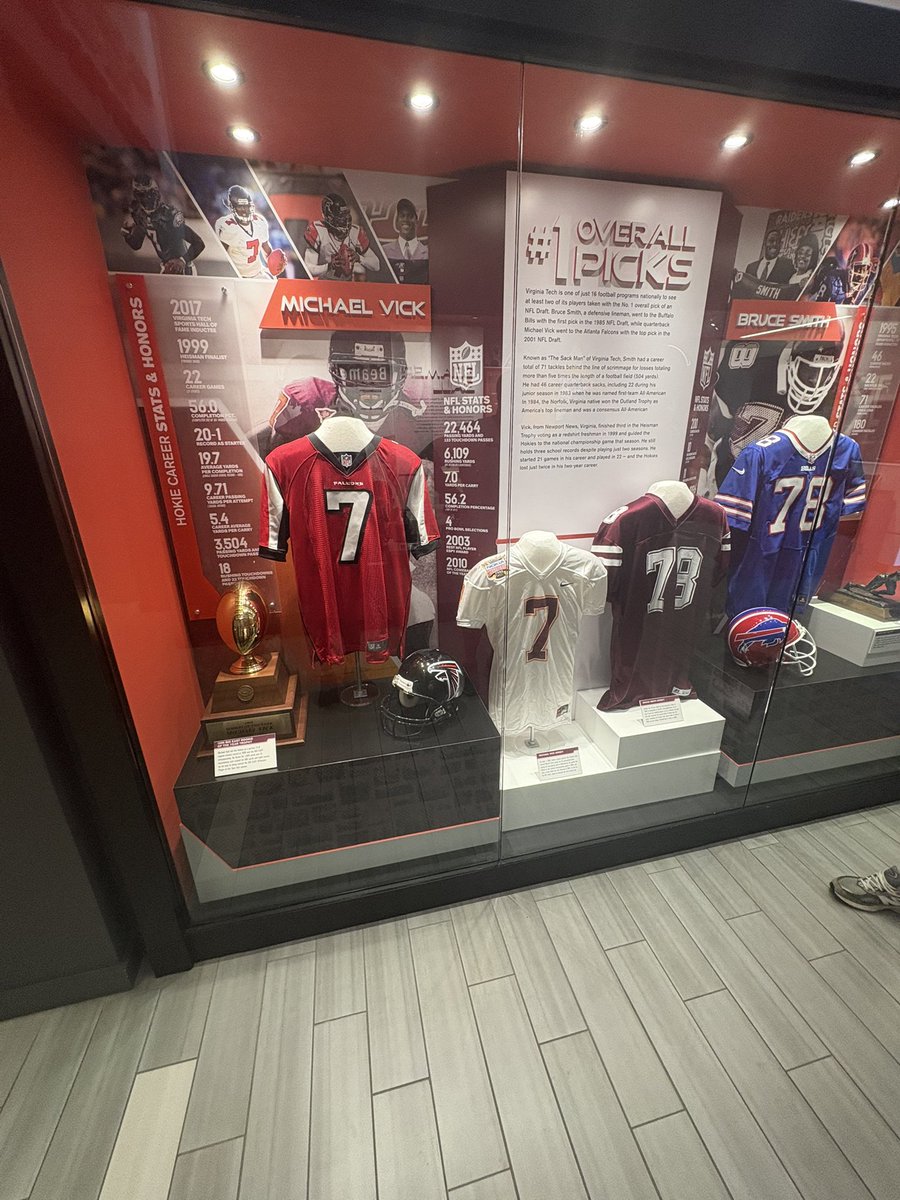I appreciate <a href="/coachbrentdavis/">Coach Brent Davis</a> for showing me around the facilities and campus. Excited to be back for a game 🦃 

<a href="/GainesvilleFoo1/">Gainesville High School Football</a> <a href="/CoachTreCage/">Tre Cage</a> <a href="/chancefrye6/">Chance Frye</a>