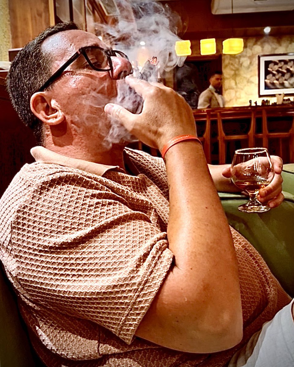 pedcastro19's tweet photo. BREAKING: 

Ricfazeres rejeita avanços de Tânia laranjo.
Diz que prefere ser só amigo. https://t.co/DLNAetqVuT