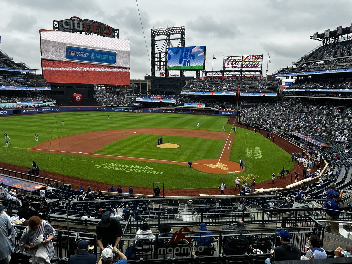 Happy Father’s Day! Let’s get a Mets win for the dads! Shoutout to <a href="/moomooApp/">moomoo</a> for the suite tickets today 🔥