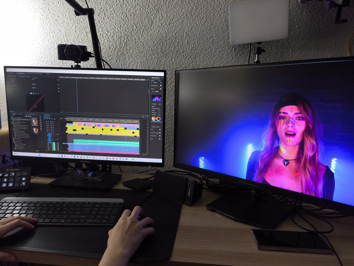 SKYHAMMER 🇪🇸💎 Actualidad de Xbox y Playstation. (@skyhammer_games) on Twitter photo Hoy toca trabajar en la edición del próximo videoclip de Breaking Through. Muy pronto anunciaremos la fecha de estreno.
<a href="/BThroughrock/">Breaking through</a> <a href="/Lurcand/">Comisario Lurcand</a> Hoy toca trabajar en la edición del próximo videoclip de Breaking Through. Muy pronto anunciaremos la fecha de estreno.
<a href="/BThroughrock/">Breaking through</a> <a href="/Lurcand/">Comisario Lurcand</a>