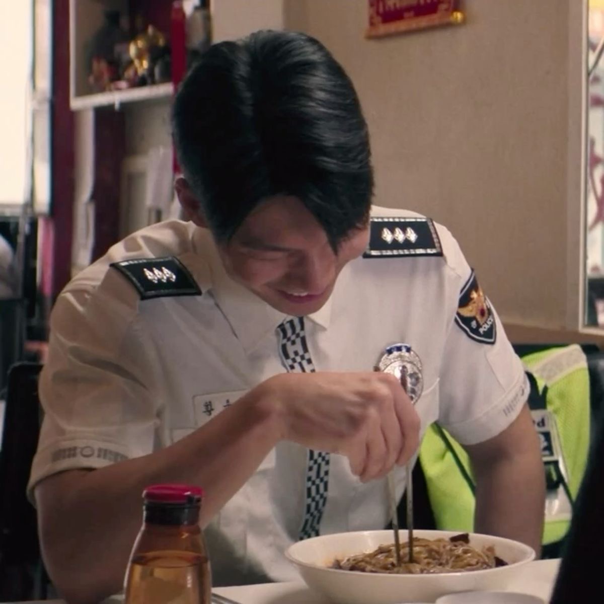 loosegoosepoose's tweet photo. never ever getting over how the only times junho ever smiled in s2 was when he was bullying people.  what’s his problem 😭😭😭😭😭😭 https://t.co/ShIhEpIUVW