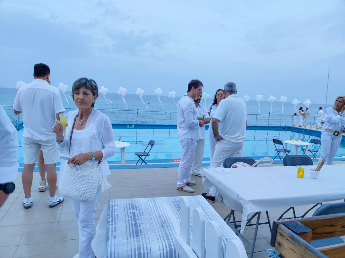🤍Quin vespre tant tendre ahir al Sopar de Blanc de la Fundació Badalona Contra el Càncer.

🥂25 anys i 15 edicions vetllant per les persones diagnosticades, teixint històries i celebrant la vida.

El reconeixement més sincer a la vostra incansable tasca. Gràcies de tot cor!