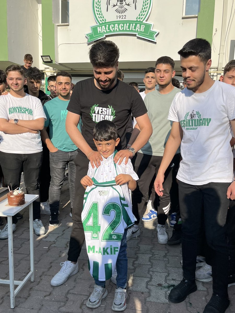 Sen Bize Babanın Emanetisin..

Şehidimizin bize emaneti olan Konyasporlu minik kardeşimiz Mehmet Akif’in doğum gününü kutlar sağlıklı mutlu nice güzel yılları olmasını dileriz.

#YeşilTugay #Nalçacılılar