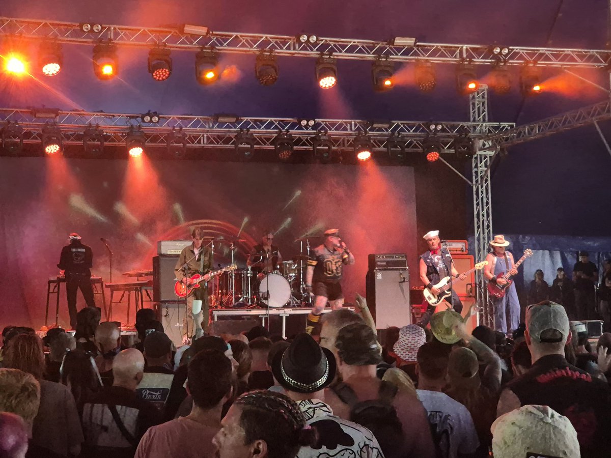 MrBartzabel's tweet image. Been waiting years for the opportunity to see Turbonegro. Finally got to tick them off the bucket list today😃🤘🏽
#DOWNLOAD #downloadfestival #download2025