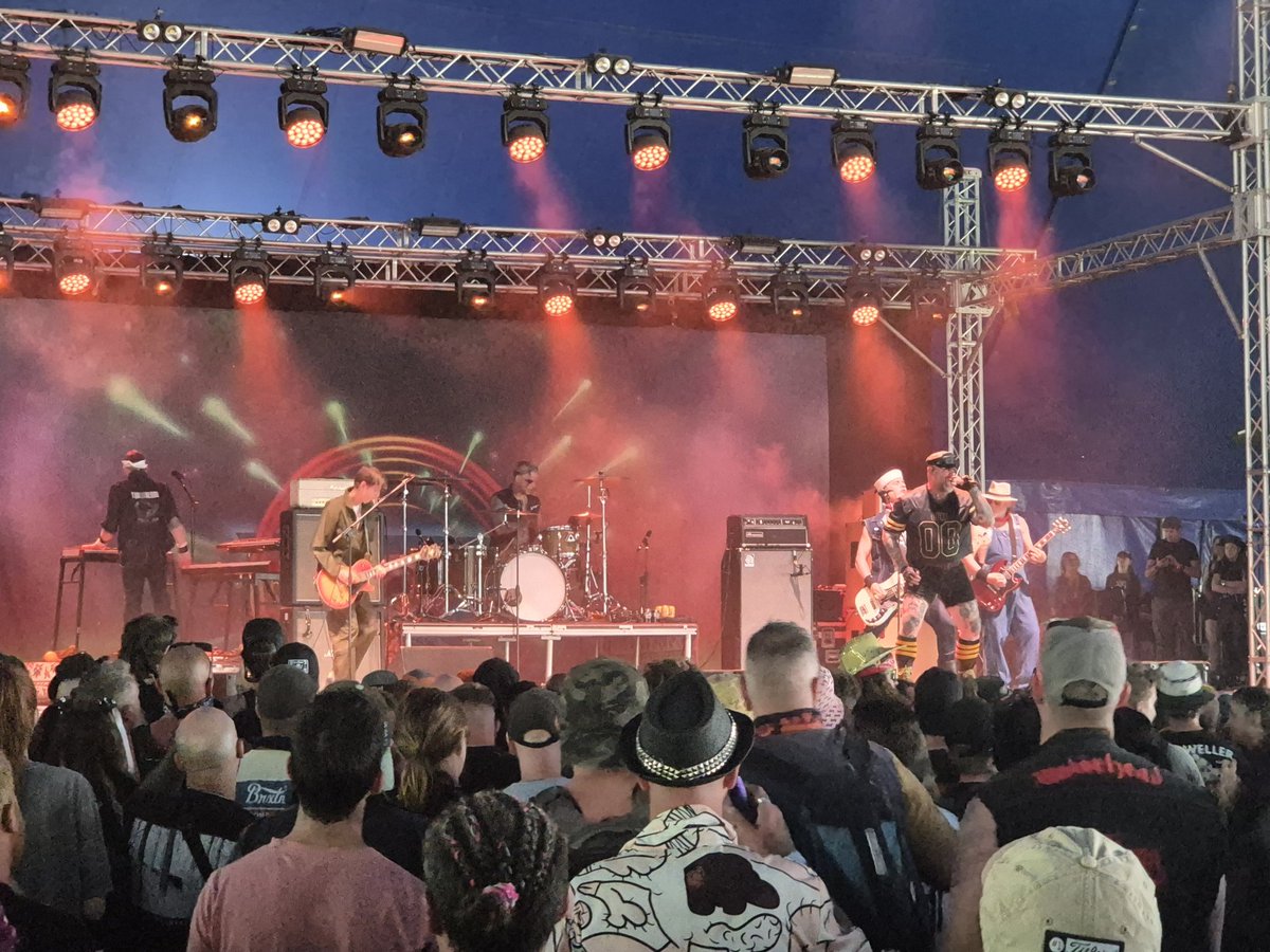 MrBartzabel's tweet image. Been waiting years for the opportunity to see Turbonegro. Finally got to tick them off the bucket list today😃🤘🏽
#DOWNLOAD #downloadfestival #download2025